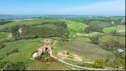 Leonardo country house with garden and porch, Montalcino, Siena