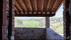 Leonardo country house with garden and porch, Montalcino, Siena