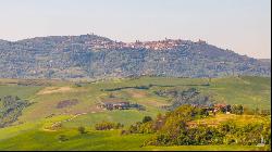 Leonardo country house with garden and porch, Montalcino, Siena