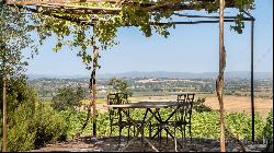 Seventeenth-century casale with pool for sale in Cortona – Tuscany 