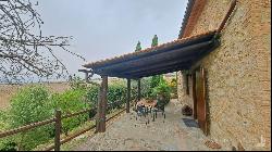 Detached stone house in Volterra, Pisa