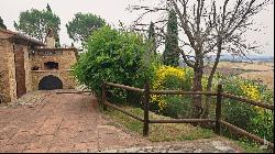 Detached stone house in Volterra, Pisa