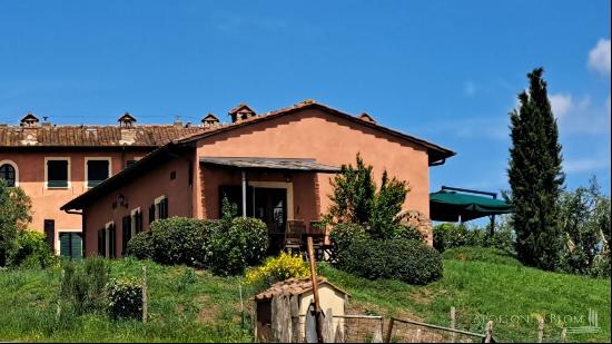 Detached house with condo pool in Palaia, Pisa – Tuscany