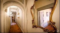 Downtown Impressive Frescoed Penthouse Cortona, Arezzo - Tuscany