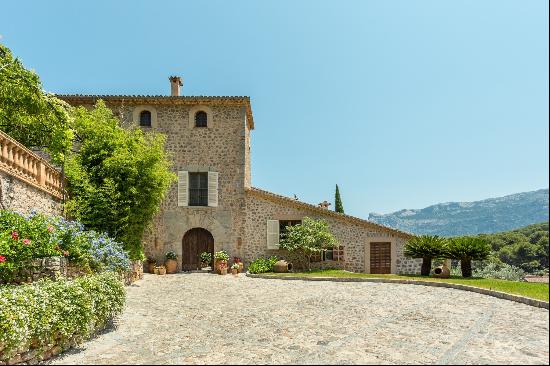 Authentic estate with tennis court in Sóller for rent