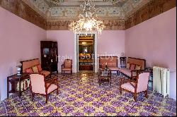 Elegant noble floor in the heart of Modica