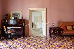 Elegant noble floor in the heart of Modica