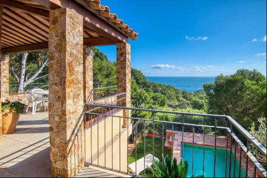 Mediterranean house with sea views and swimming pool in Tamariu, Palafrugell