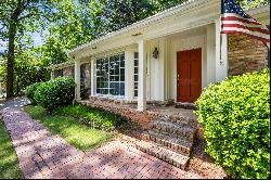 Charming Brick Home in Heards Ferry Elementary!