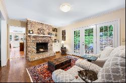 Charming Brick Home in Heards Ferry Elementary!