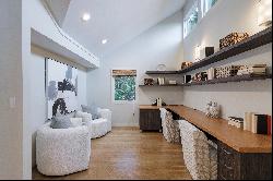 Sophisticated and Stylish, Move-In Ready Crescent Park Gem