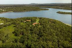 Acreage Privacy and Prestige Bordering Tranquil Tingalpa Reservoir