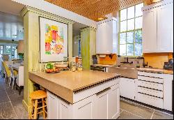 Amagansett Village Designer's Home for Rent