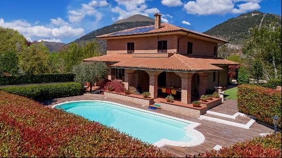 Private Villa for sale in Gubbio (Italy)