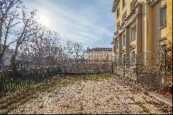 Charming apartment on Via della Spiga with a private terrace