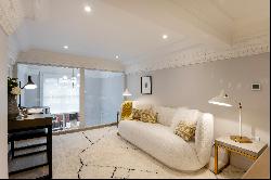 Beautiful two bedroom apartment in enviable Knightsbridge