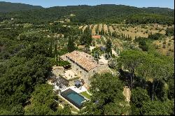 Elegant estate with a tennis court in the Upper Maremma