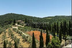 Elegant estate with a tennis court in the Upper Maremma