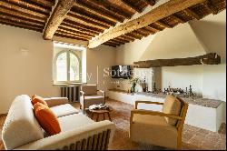 Elegant estate with a tennis court in the Upper Maremma