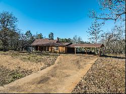 Country Home With Pond Near Elkhart