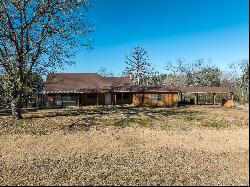 Country Home With Pond Near Elkhart