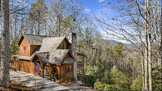 Luxury, Comfort and an Idyllic Natural Setting in Sought-after Mountain Home