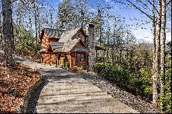 Luxury, Comfort and an Idyllic Natural Setting in Sought-after Mountain Home