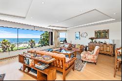 Spacious Four Bedroom Sea-Facing Apartment in Sea Point