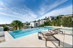 Exquisite villa combining luxury, breathtaking panoramic views and modern contemporary de