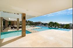 Exquisite villa combining luxury, breathtaking panoramic views and modern contemporary de