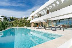 Exquisite villa combining luxury, breathtaking panoramic views and modern contemporary de