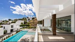 Extraordinary villa combining luxury, breathtaking panoramic views and modern contemporar