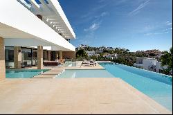 Exquisite villa combining luxury, breathtaking panoramic views and modern contemporary de