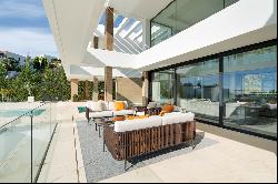 Exquisite villa combining luxury, breathtaking panoramic views and modern contemporary de