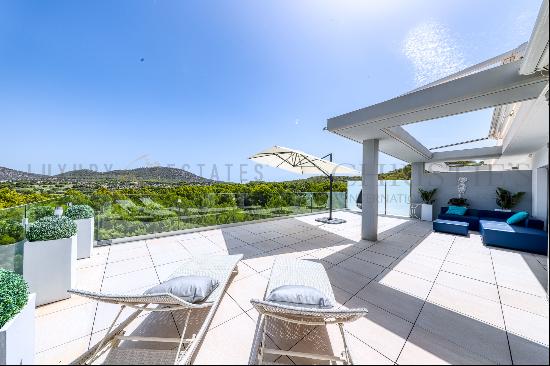 Modern penthouse in Santa Ponsa near golf course and beach