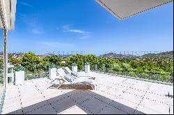 Modern penthouse in Santa Ponsa near golf course and beach