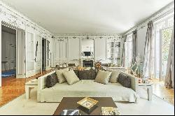 Paris 16th District – A magnificent pied a terre