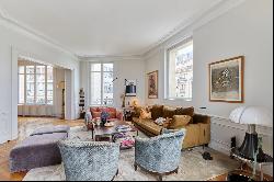 Paris 17th District - Pereire. Bright and elegant corner apartment.