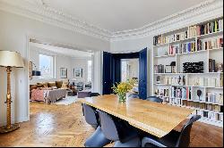 Paris 17th District - Pereire. Bright and elegant corner apartment.