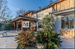 Arès, house and outbuilding