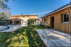 Arès, house and outbuilding