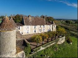 Near Saint-Emilion - Exceptional historic Château surrounded by 112 ha including park wit