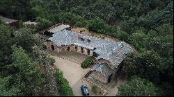 25 ha estate near the Montagne Noire, with wildlife, fully renovated