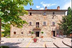 FORMER CONVENT WITH SMALL VINEYARDS FOR SALE IN CORTONA, LAKE TRASIMENO