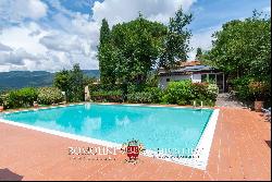 FORMER CONVENT WITH SMALL VINEYARDS FOR SALE IN CORTONA, LAKE TRASIMENO