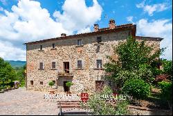 FORMER CONVENT WITH SMALL VINEYARDS FOR SALE IN CORTONA, LAKE TRASIMENO