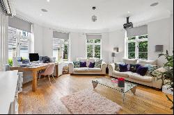 Wrens Hill, Oxshott, Surrey, KT22 0HW