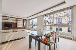 Avenue Marceau - fully renovated apartment