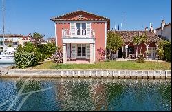 Magnificent villa on the sea