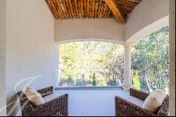 Exceptional vacation rental villa near Aix-en-Provence in beautiful surroundings